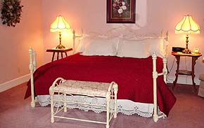 Oak room, king bedroom with sitting area