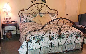 Sycamore room, king bedroom